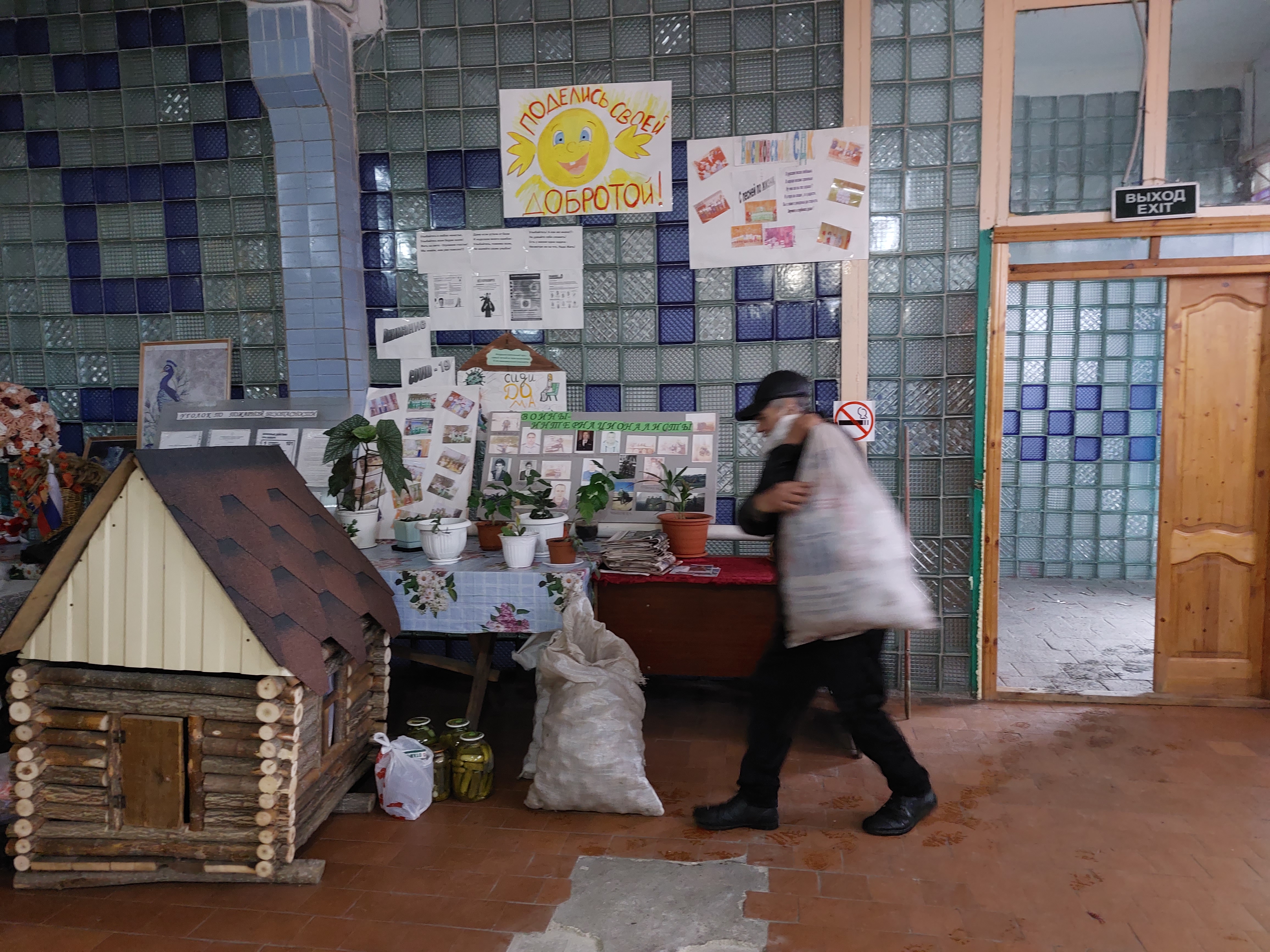 В Высоковском СДК продолжается акция «Своих не бросаем!», по сбору гуманитарной помощи участникам СВО..