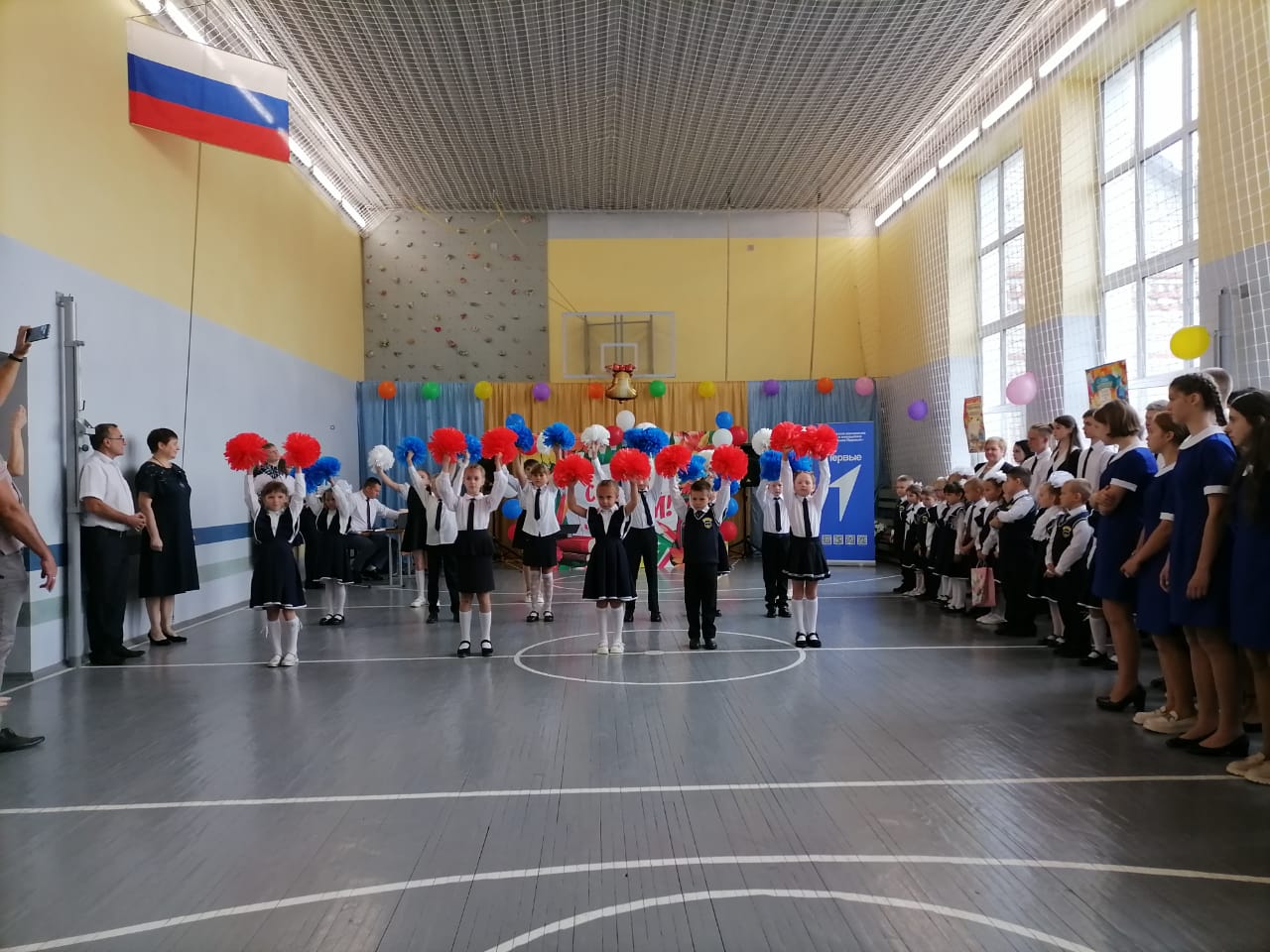Дети танцевального коллектива Высоковского СДК приняли участие в торжественной линейке ,посвященное Дню знаний..