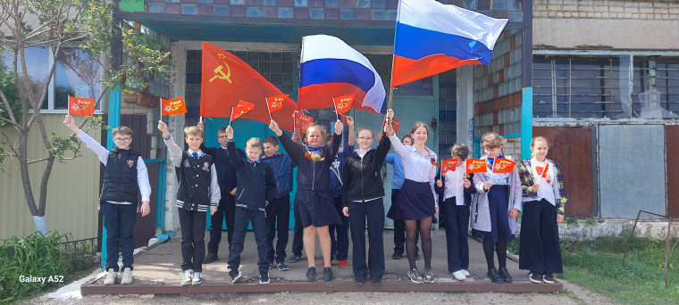 Высоковский СДК. С 5 по 9 мая на территории п. Высокий проходила патриотическая акция «Флаги Победы». Высоковский СДК. С 5 по 9 мая на территории п. Высокий проходила патриотическая акция «Флаги Победы».